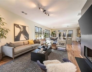593 Formwalt Street Sw - Photo Thumbnail 2