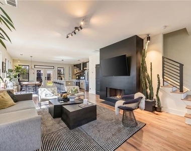 593 Formwalt Street Sw - Photo Thumbnail 4