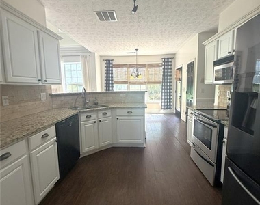 5059 Weatherstone Drive - Photo Thumbnail 8