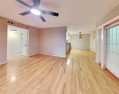 1445 Monroe Drive - Photo Thumbnail 5