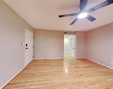 1445 Monroe Drive - Photo Thumbnail 4