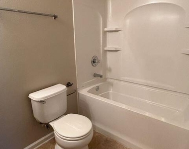 950 Wynfield Circle - Photo Thumbnail 18