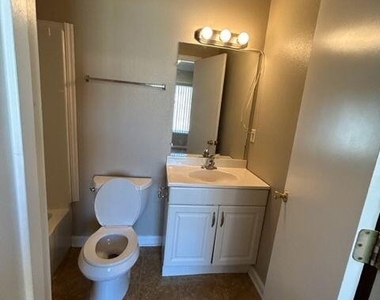 950 Wynfield Circle - Photo Thumbnail 14