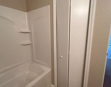 950 Wynfield Circle - Photo Thumbnail 17