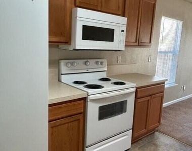 950 Wynfield Circle - Photo Thumbnail 10