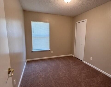 950 Wynfield Circle - Photo Thumbnail 15