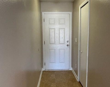 950 Wynfield Circle - Photo Thumbnail 3