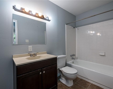 568 Stokeswood Avenue Se - Photo Thumbnail 2