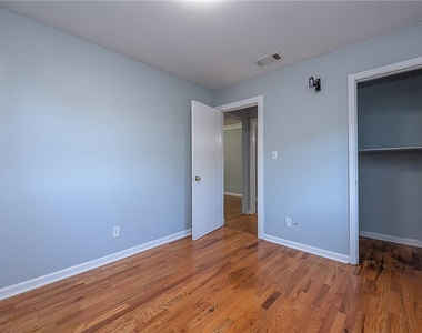 568 Stokeswood Avenue Se - Photo Thumbnail 1