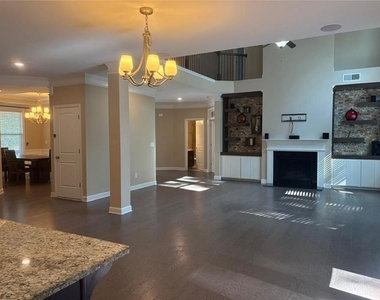 4470 Skylark Lane - Photo Thumbnail 5