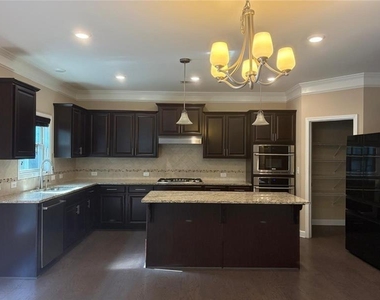 4470 Skylark Lane - Photo Thumbnail 9
