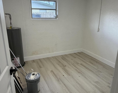 292 Mercury Drive - Photo Thumbnail 13
