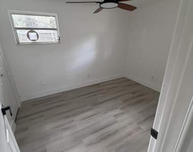 292 Mercury Drive - Photo Thumbnail 10