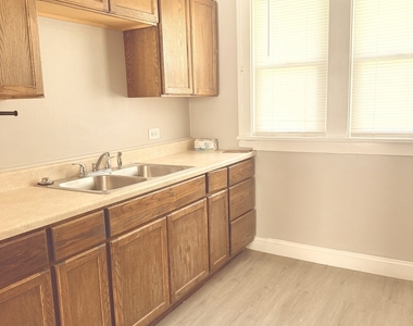 14948 Riverside Drive - Photo Thumbnail 12