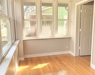 14948 Riverside Drive - Photo Thumbnail 6