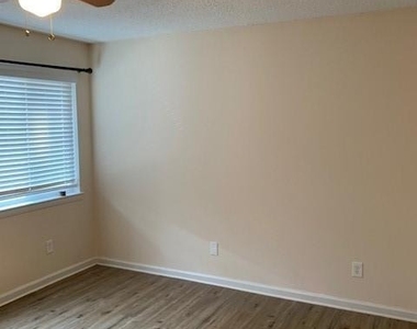 4266 Roswell Road Ne - Photo Thumbnail 9