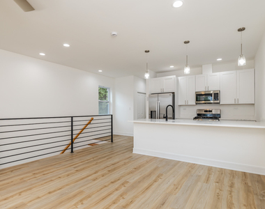 535 N Lawndale Avenue - Photo Thumbnail 8