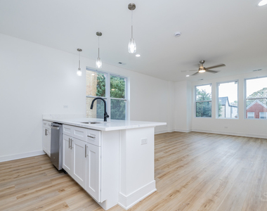 535 N Lawndale Avenue - Photo Thumbnail 10