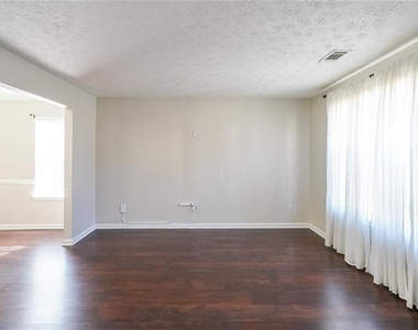 2470 Skylars Mill Way - Photo Thumbnail 6