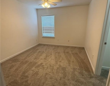 2350 Mayfair Drive - Photo Thumbnail 20