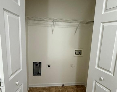 2350 Mayfair Drive - Photo Thumbnail 18