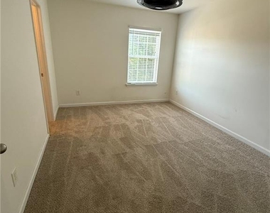 2350 Mayfair Drive - Photo Thumbnail 15