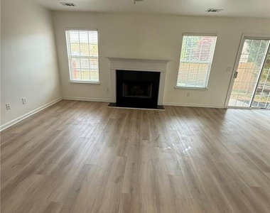 2350 Mayfair Drive - Photo Thumbnail 9