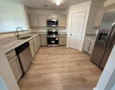 2350 Mayfair Drive - Photo Thumbnail 11