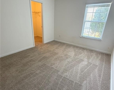 2350 Mayfair Drive - Photo Thumbnail 16