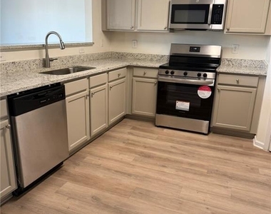 2350 Mayfair Drive - Photo Thumbnail 10