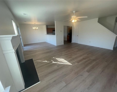 2350 Mayfair Drive - Photo Thumbnail 6
