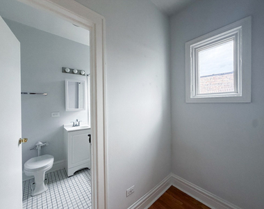 3449 N Elaine Place - Photo Thumbnail 9