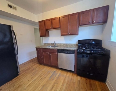 1627 W Farwell Avenue - Photo Thumbnail 6