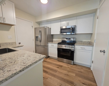 338 Bunker Hill Circle - Photo Thumbnail 3