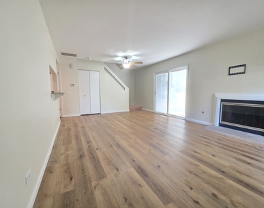 338 Bunker Hill Circle - Photo Thumbnail 2