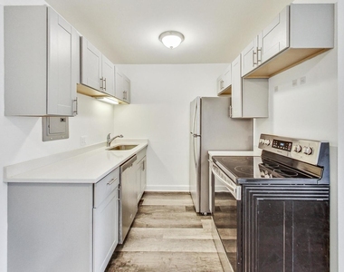 6002 N Winthrop Avenue - Photo Thumbnail 8