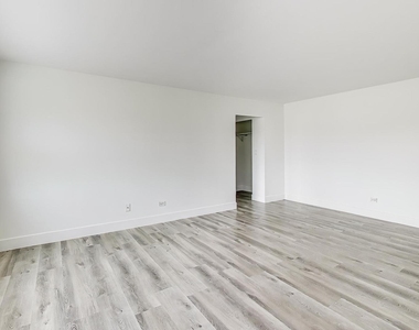 7250 N Western Avenue - Photo Thumbnail 6