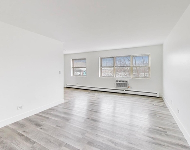 7250 N Western Avenue - Photo Thumbnail 4