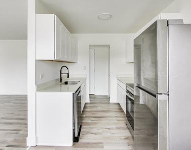 7250 N Western Avenue - Photo Thumbnail 7