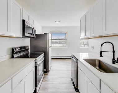 7250 N Western Avenue - Photo Thumbnail 8