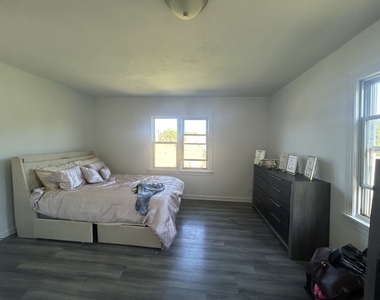 1561 E 93rd Street - Photo Thumbnail 4