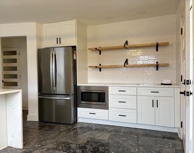 2538 W Arthur Avenue - Photo Thumbnail 1