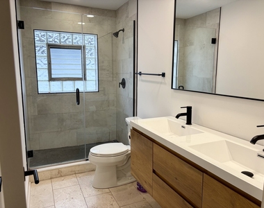 2538 W Arthur Avenue - Photo Thumbnail 11