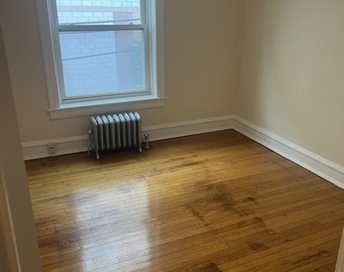 718 Hinman Avenue - Photo Thumbnail 2