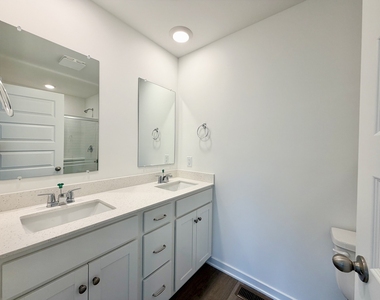 513 Yosemite Way - Photo Thumbnail 13