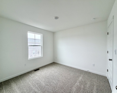 513 Yosemite Way - Photo Thumbnail 15