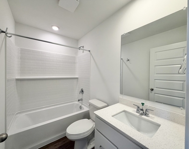 513 Yosemite Way - Photo Thumbnail 14