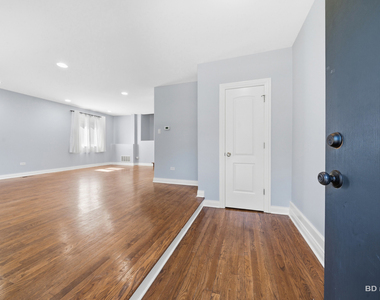 8504 S Calumet Avenue - Photo Thumbnail 4
