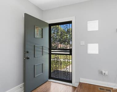 8504 S Calumet Avenue - Photo Thumbnail 3