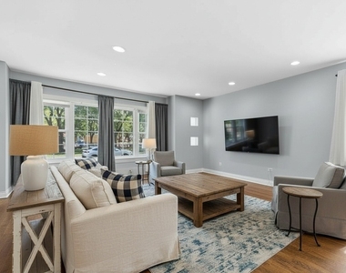 8504 S Calumet Avenue - Photo Thumbnail 5